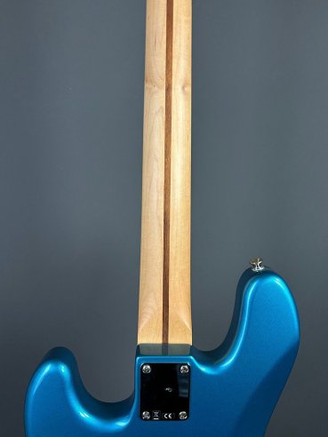 Fender Standard Jazz Bass Maple Fingerboard Lake Placid Blue