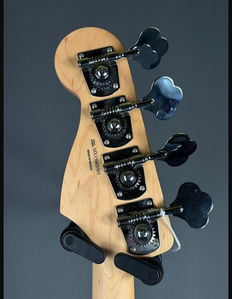 Fender Standard Jazz Bass Maple Fingerboard Lake Placid Blue