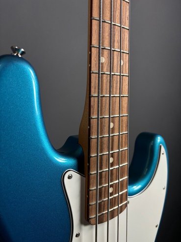 Fender Standard Jazz Bass Rosewood Fingerboard Lake Placid Blue