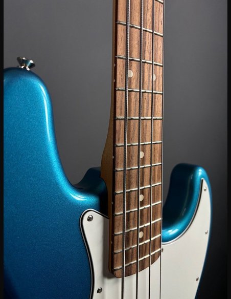 Fender Standard Jazz Bass Rosewood Fingerboard Lake Placid Blue
