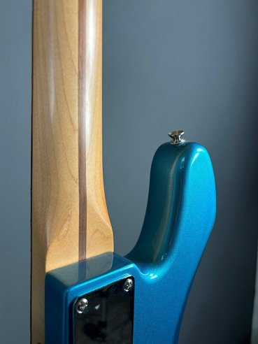 Fender Standard Jazz Bass Rosewood Fingerboard Lake Placid Blue