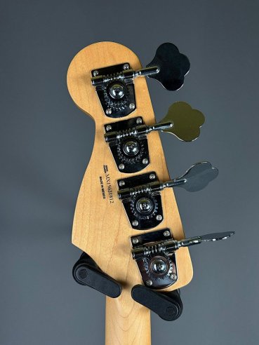 Fender Standard Jazz Bass Rosewood Fingerboard Lake Placid Blue