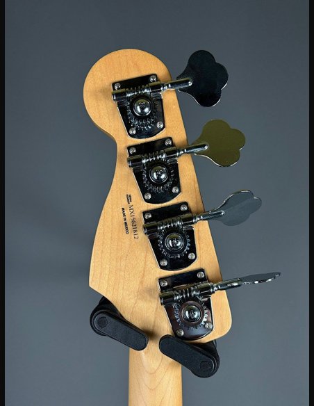 Fender Standard Jazz Bass Rosewood Fingerboard Lake Placid Blue