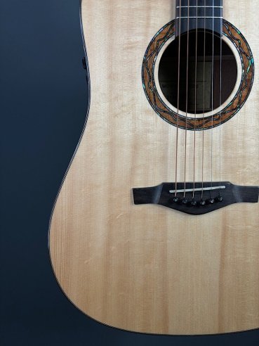 Eko Wow D800E SS Spruce/Sapele