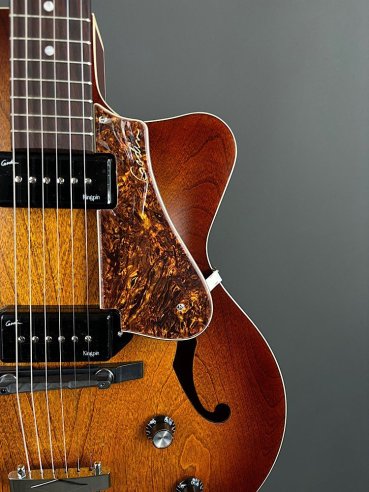 Godin 5th Avenue CW Kingpin II P90 Cognac Burst