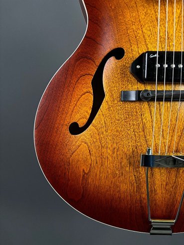Godin 5th Avenue CW Kingpin II P90 Cognac Burst