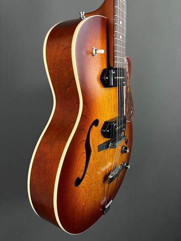 Godin 5th Avenue CW Kingpin II P90 Cognac Burst