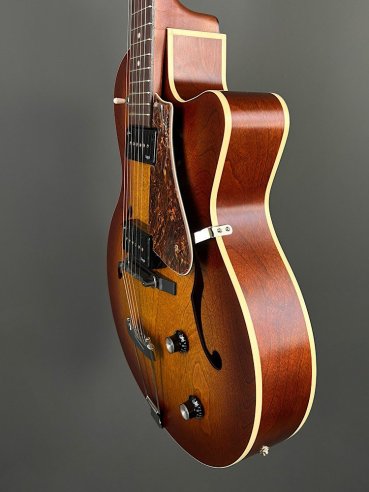 Godin 5th Avenue CW Kingpin II P90 Cognac Burst
