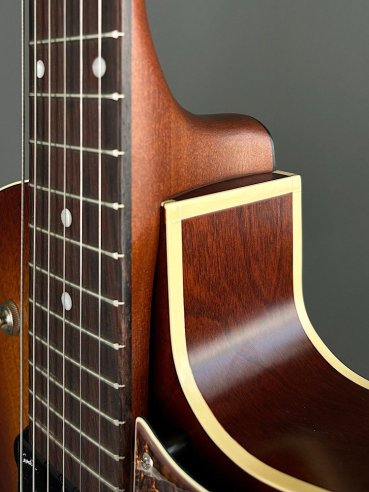 Godin 5th Avenue CW Kingpin II P90 Cognac Burst