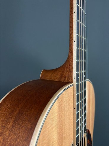 Larriveè OOO-40E Chitarra Folk Elettrificata