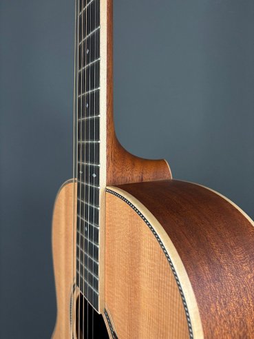Larriveè OOO-40E Chitarra Folk Elettrificata