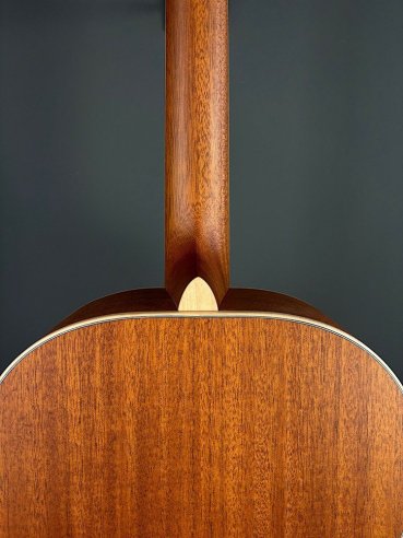 Larriveè OOO-40E Chitarra Folk Elettrificata