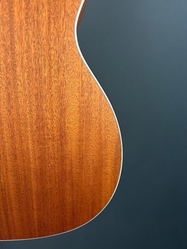 Larriveè OOO-40E Chitarra Folk Elettrificata