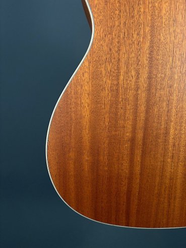 Larriveè OOO-40E Chitarra Folk Elettrificata