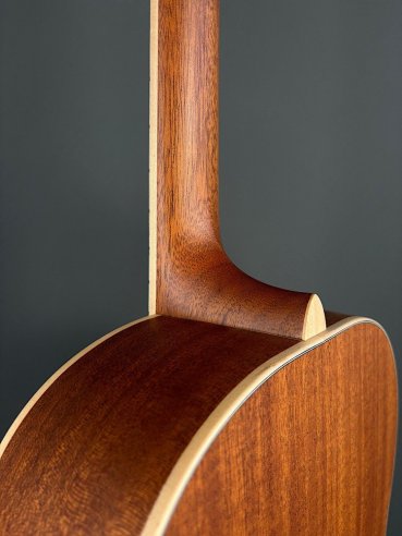Larriveè OOO-40E Chitarra Folk Elettrificata