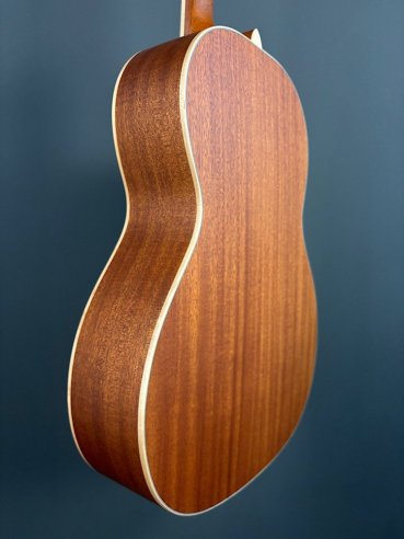 Larriveè OOO-40E Chitarra Folk Elettrificata