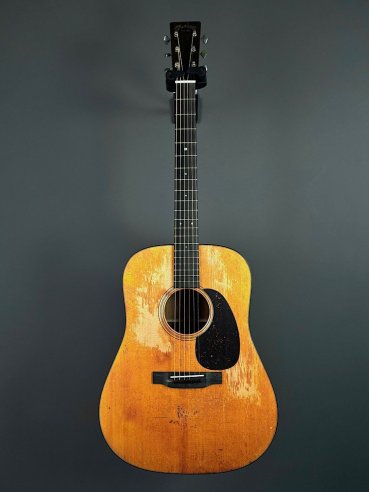 Martin D-18 Street Legend