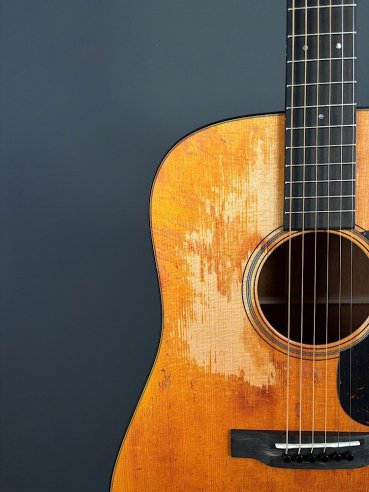 Martin D-18 Street Legend