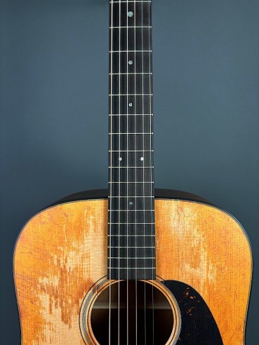 Martin D-18 Street Legend