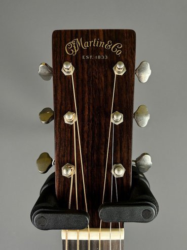 Martin D-18 Street Legend