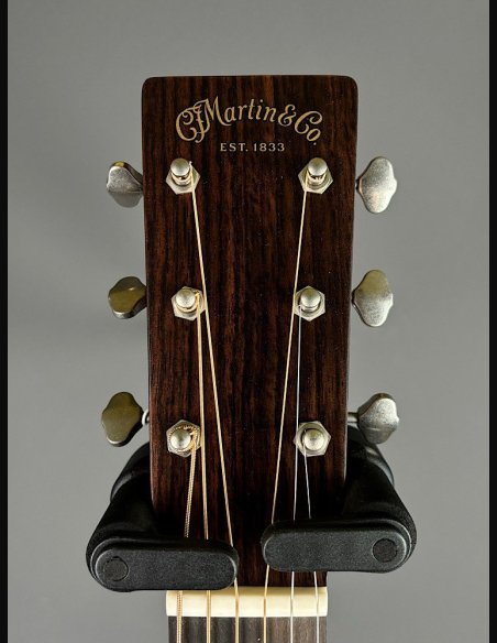 Martin D-18 Street Legend
