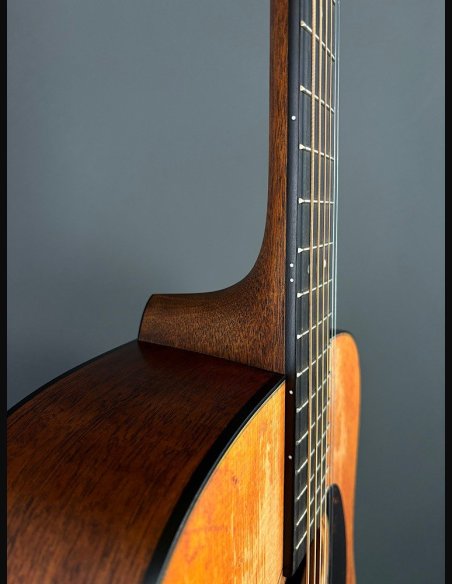 Martin D-18 Street Legend