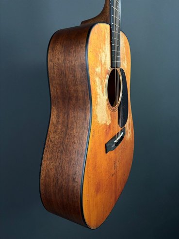 Martin D-18 Street Legend