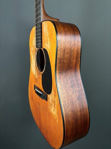 Martin D-18 Street Legend