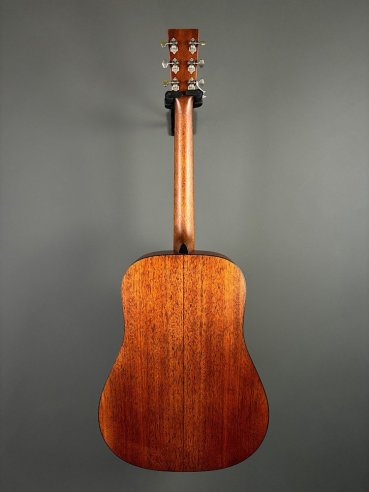 Martin D-18 Street Legend
