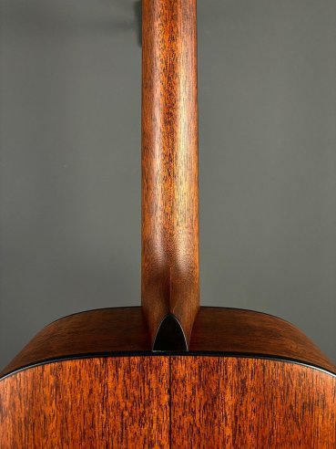 Martin D-18 Street Legend