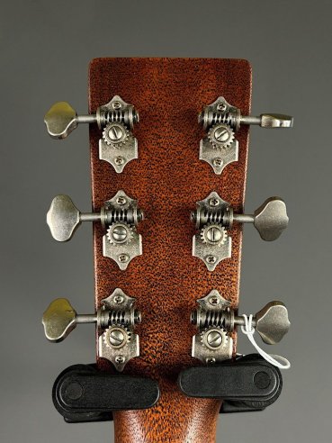 Martin D-18 Street Legend