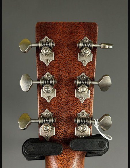 Martin D-18 Street Legend