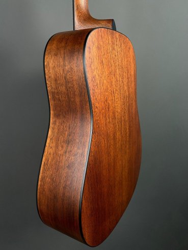 Martin D-18 Street Legend