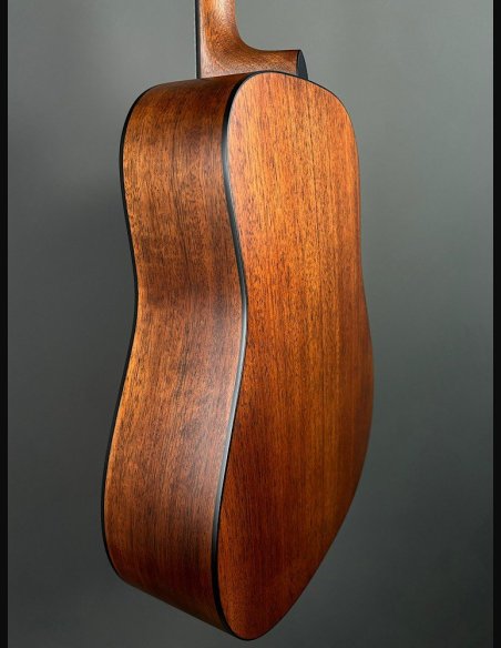 Martin D-18 Street Legend