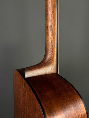 Martin D-18 Street Legend