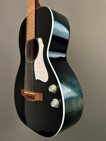 Art & Lutherie Roadhouse HG Indigo Burst Q-Discrete