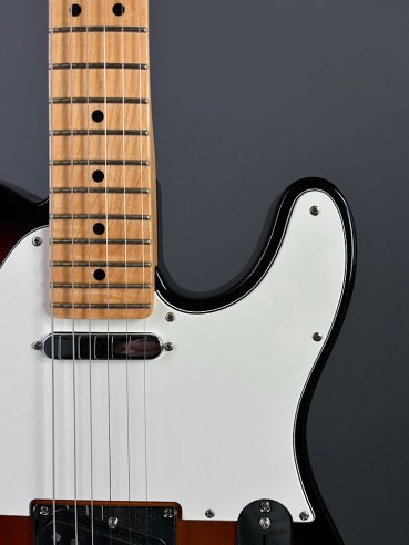 Fender American Standard Telecaster Maple Fingerboard 3 Color Sunburst SN US16082582
