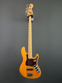 Fender American Deluxe Jazzbass Maple Fingerboard Amber 2