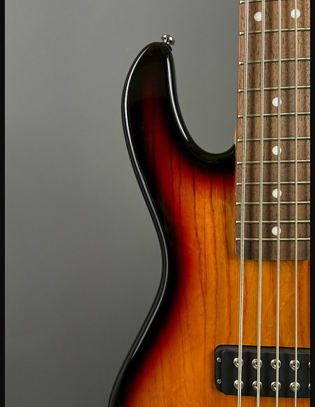 G&L L2500 Tribute Rosewood Fingerboard 3 Color Sunburst 5 Corde