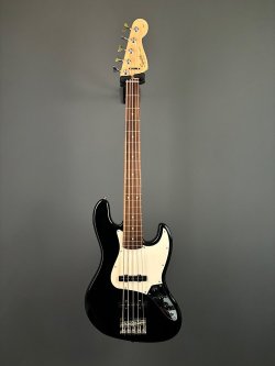 Squier Affinity Series Jazz Bass V Strings Black 2