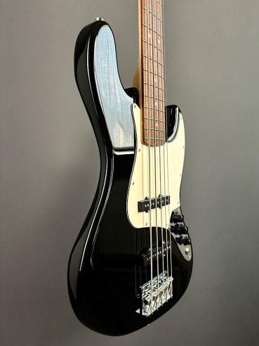 Squier Affinity Series Jazz Bass V Strings Black