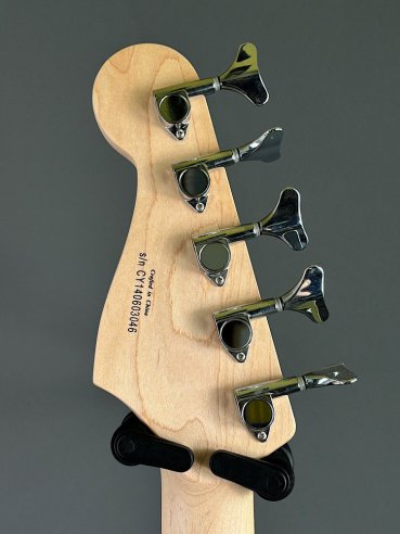 Squier Affinity Series Jazz Bass V Strings Black