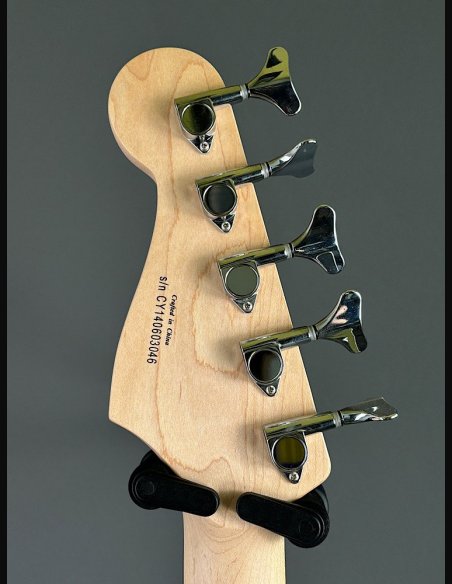 Squier Affinity Series Jazz Bass V Strings Black
