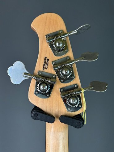 Music Man Sterling Ray 34 Black Rosewood Black Pickguard