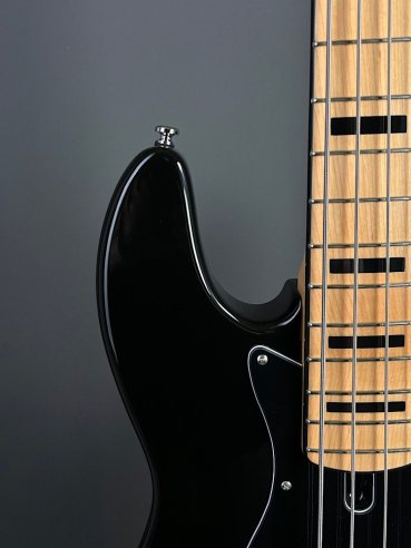 Sire Marcus Miller V7 Vintage Alder-4 (2nd Gen) Black