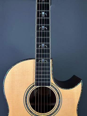 Larrivée Model C-10