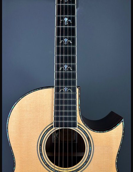 Larrivée Model C-10