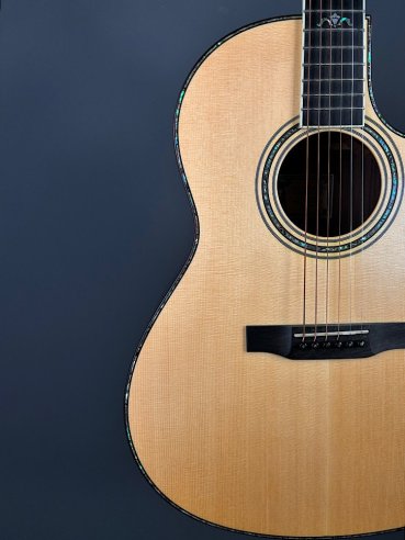 Larrivée Model C-10