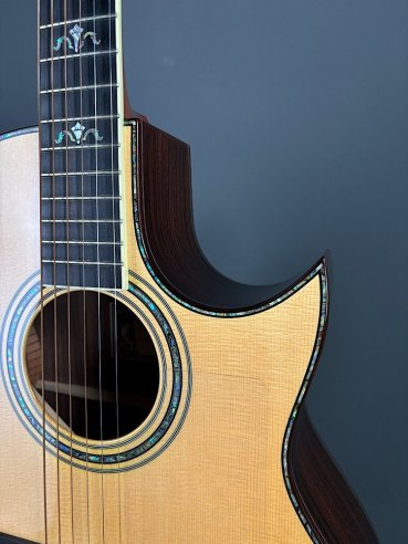 Larrivée Model C-10