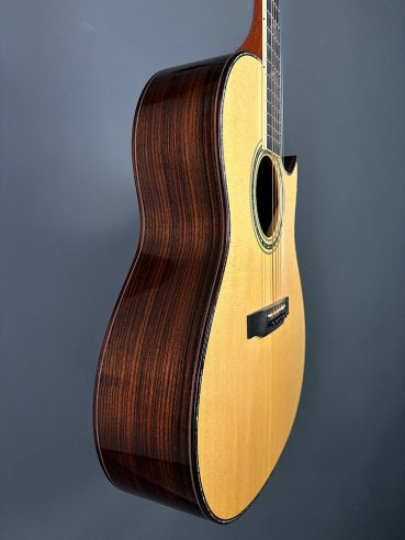 Larrivée Model C-10